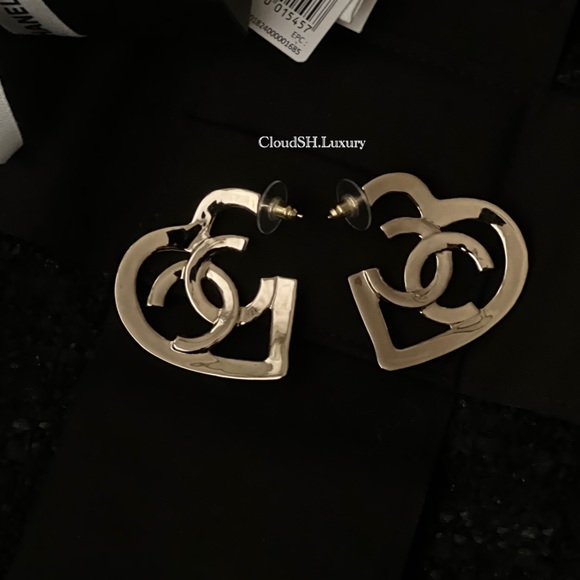 Auth BN Chanel Metal Gold Heart Large Earrings - Picture 3 of 6